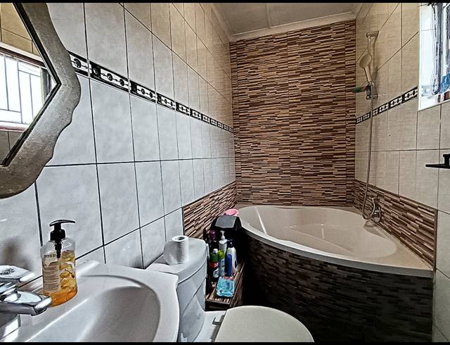 3 BEDROOM SIMPLEX FOR SALE IN AVOCA